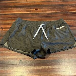 Women's Gray Vuori Clementine Athletic Shorts 2.5 inch
